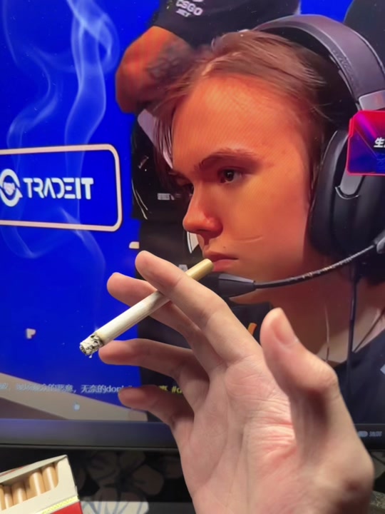 LPL圈内人爆料：Xiaohao或被EDG队伍青睐 但身负合同中下游队伍买不起