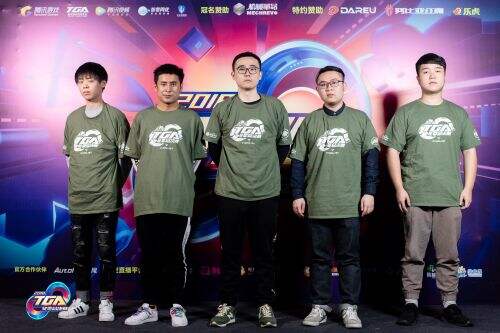 Falcons 准备从 Heroic 转会三名选手；