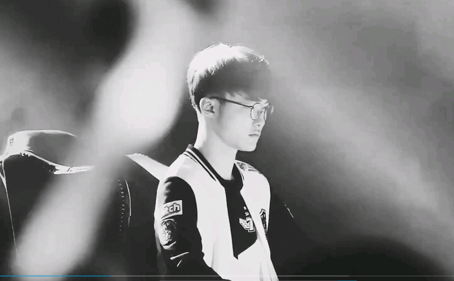 LPL主持余霜晒欧洲杯返图：这男主剧本给卢卡库拿到了！